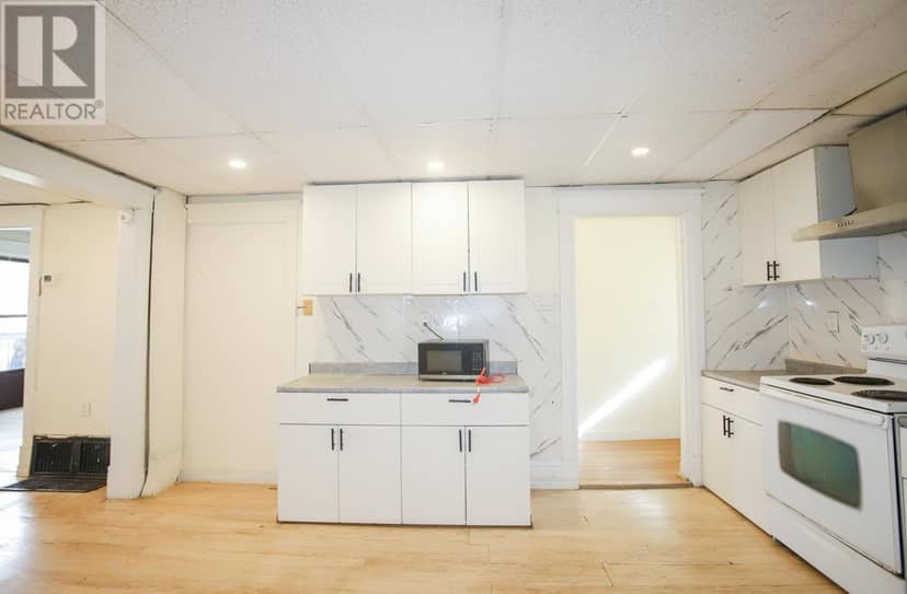 182 Dennis ST — photo 11 of 30