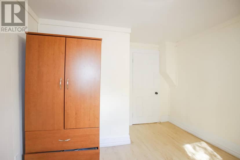182 Dennis ST — photo 15 of 30