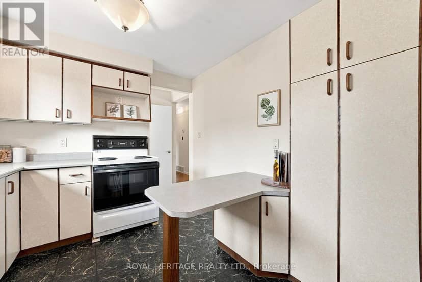 471 Rossland Road E — photo 11 of 40