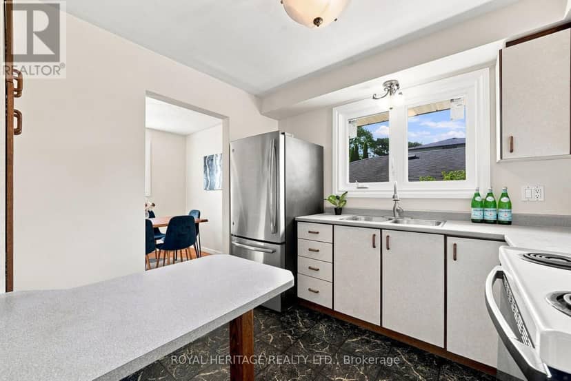 471 Rossland Road E — photo 13 of 40