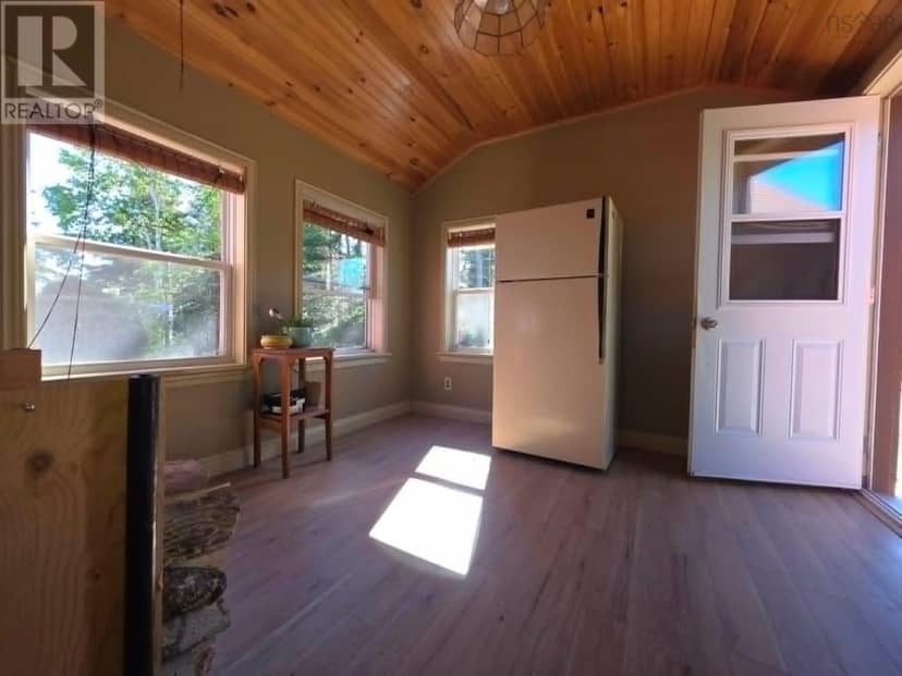 251 Bayview Drive — photo 14 of 40
