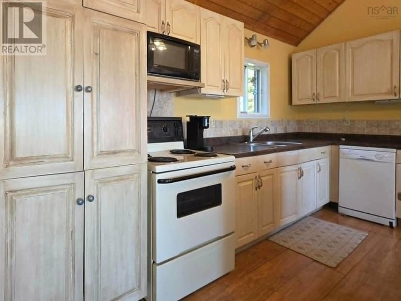 251 Bayview Drive — photo 31 of 40