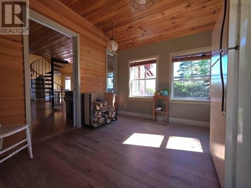 251 Bayview Drive — photo 15 of 40