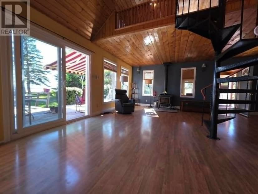 251 Bayview Drive — photo 22 of 40