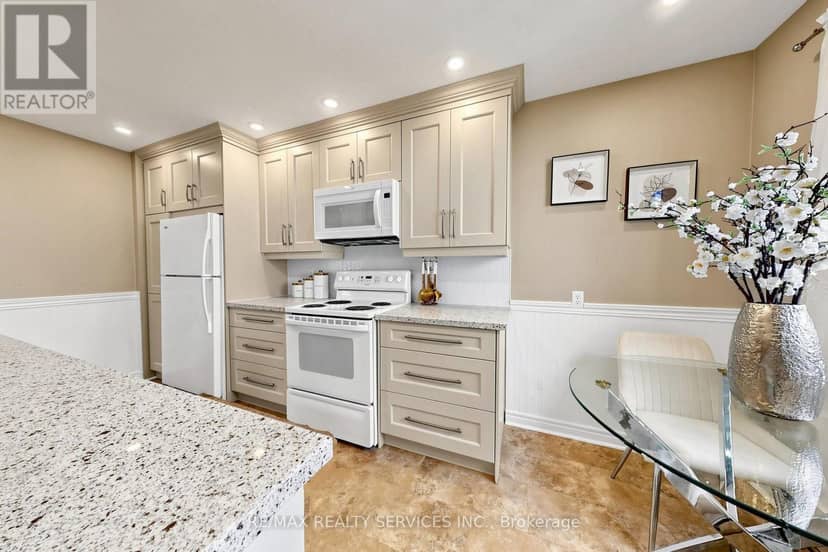 25 Jennifer Square — photo 21 of 40