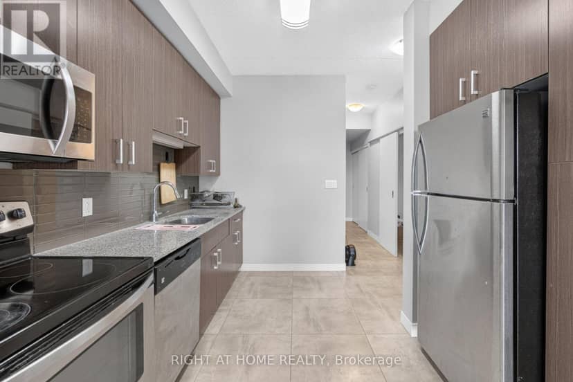 B508 - 62 Balsam Street — photo 15 of 40