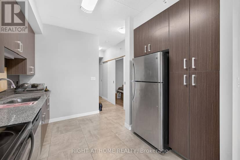 B508 - 62 Balsam Street — photo 16 of 40