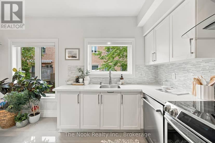 32 Harbourview Crescent — photo 18 of 40