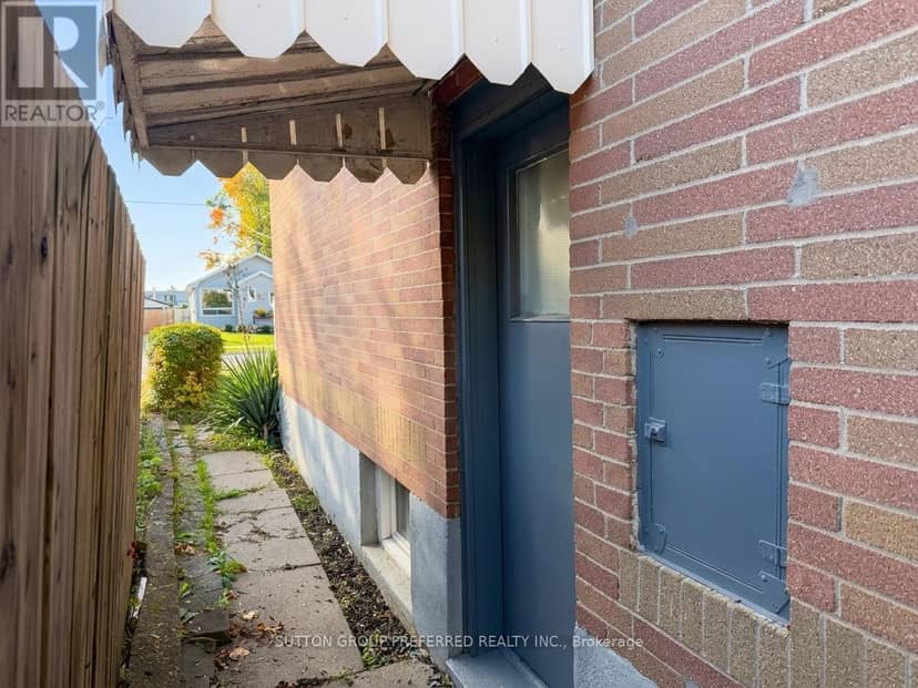 1622 Leonard Street — photo 10 of 40