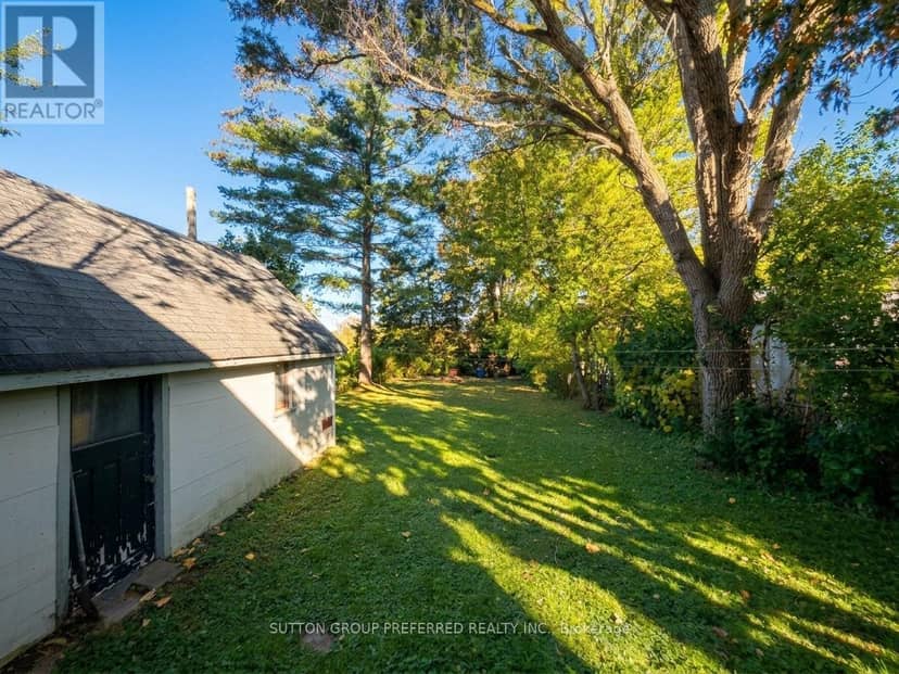 1622 Leonard Street — photo 11 of 40