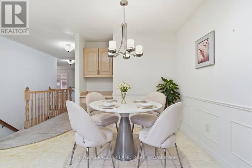 8 - 60 Rosecliffe Crescent — photo 14 of 36