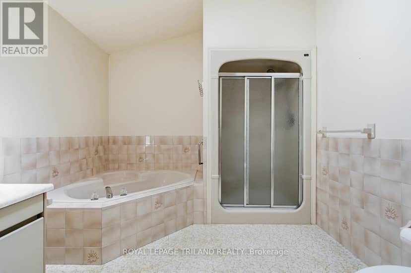 8 - 60 Rosecliffe Crescent — photo 22 of 36