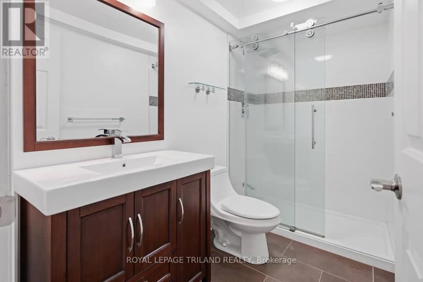8 - 60 Rosecliffe Crescent — photo 28 of 36