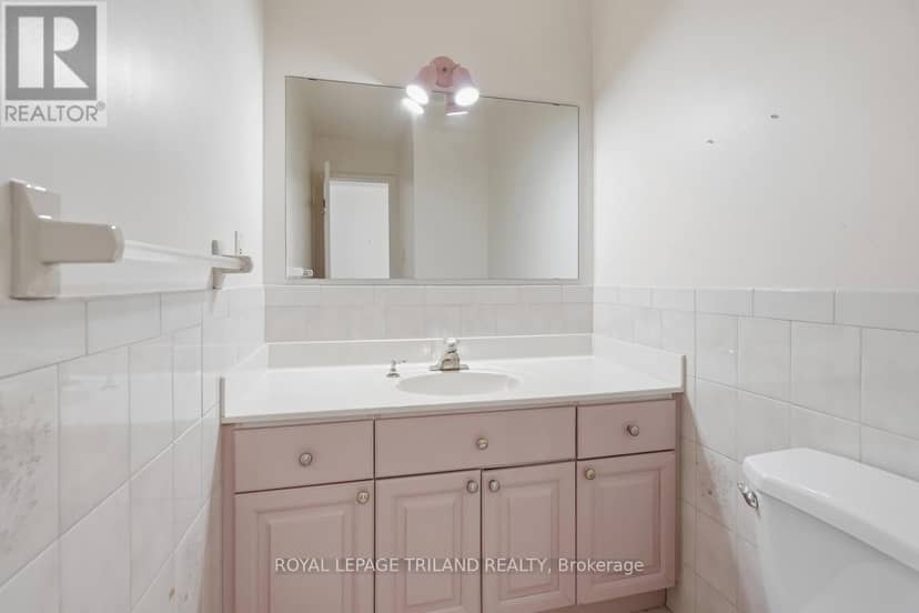 8 - 60 Rosecliffe Crescent — photo 9 of 36