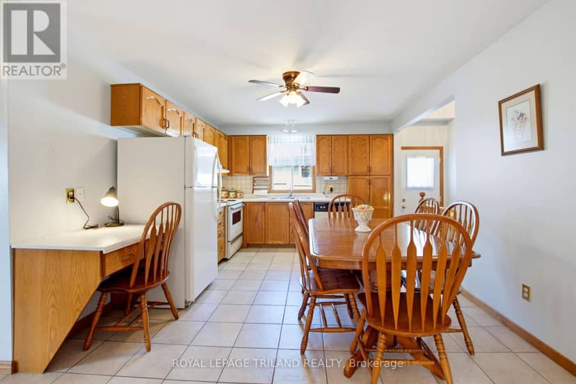 1749 Jalna Boulevard — photo 14 of 40