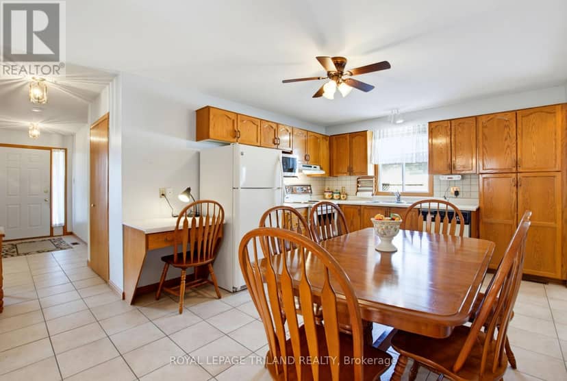 1749 Jalna Boulevard — photo 15 of 40