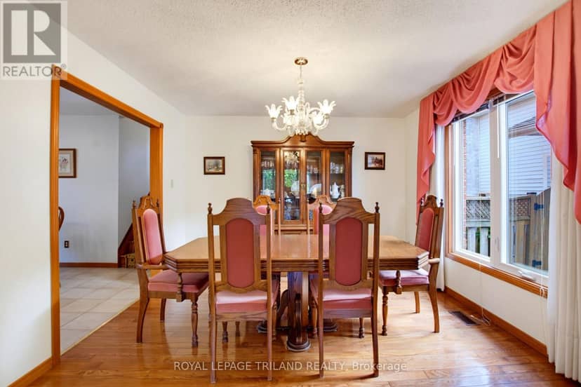1749 Jalna Boulevard — photo 9 of 40