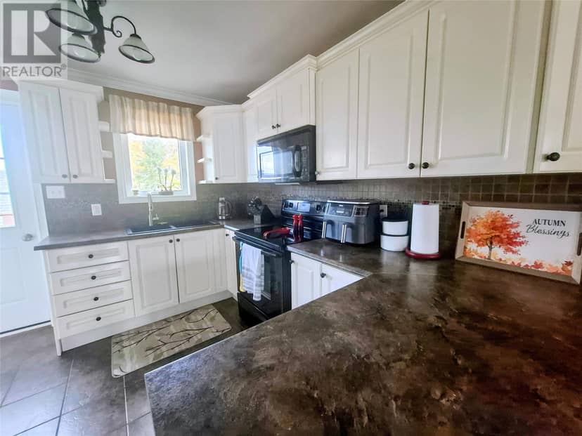 31 Forest Road — photo 9 of 35