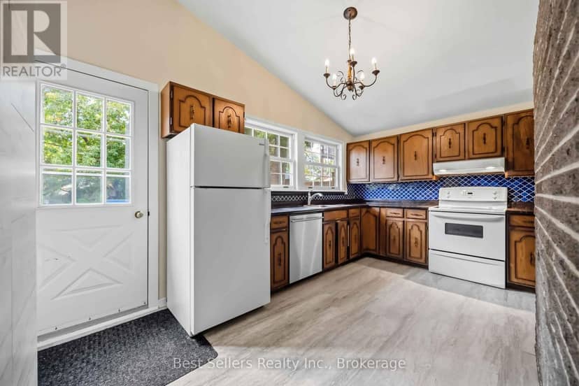 5 Benfrisco Crescent — photo 10 of 34