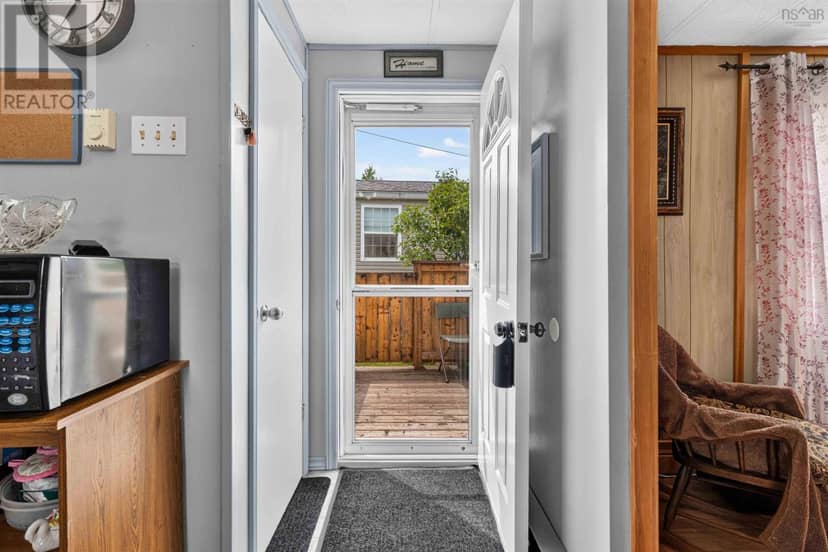 735 Fern Drive, Beaver Bank, photo 5