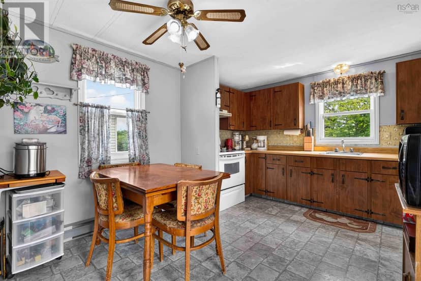 735 Fern Drive, Beaver Bank, photo 6
