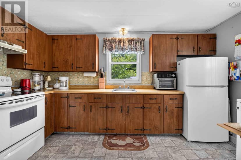 735 Fern Drive, Beaver Bank, photo 8