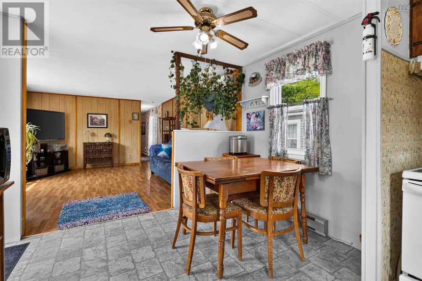 735 Fern Drive, Beaver Bank, photo 7
