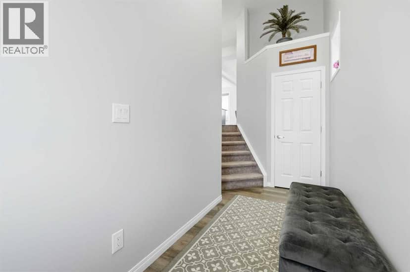 102 Yorkville Green SW, Calgary, photo 5