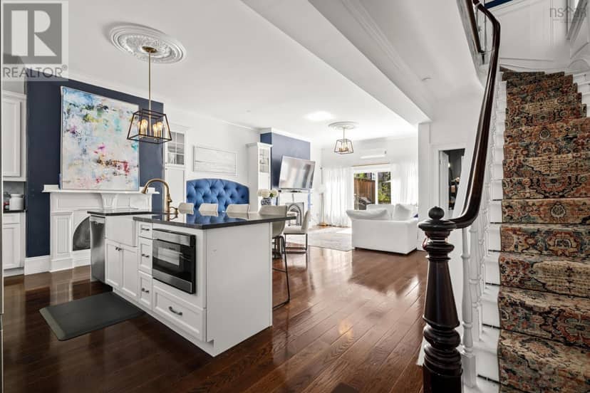 6028/6030 Cunard Street — photo 10 of 40
