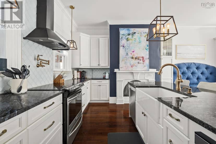 6028/6030 Cunard Street — photo 15 of 40
