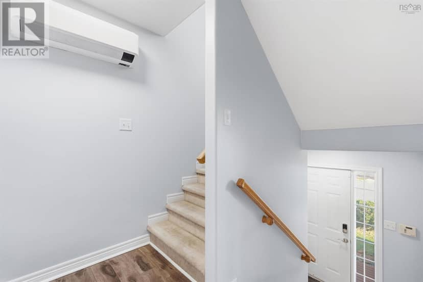 113 Feruz Crescent — photo 3 of 40