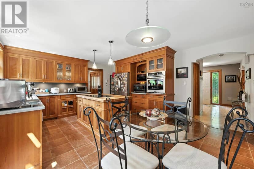39 Cedar Drive — photo 9 of 40