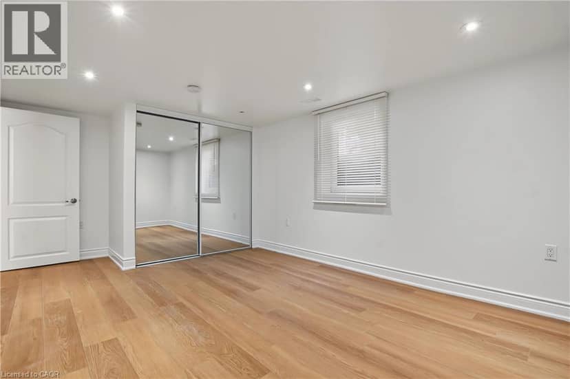 143 ELGIN Crescent — photo 13 of 38