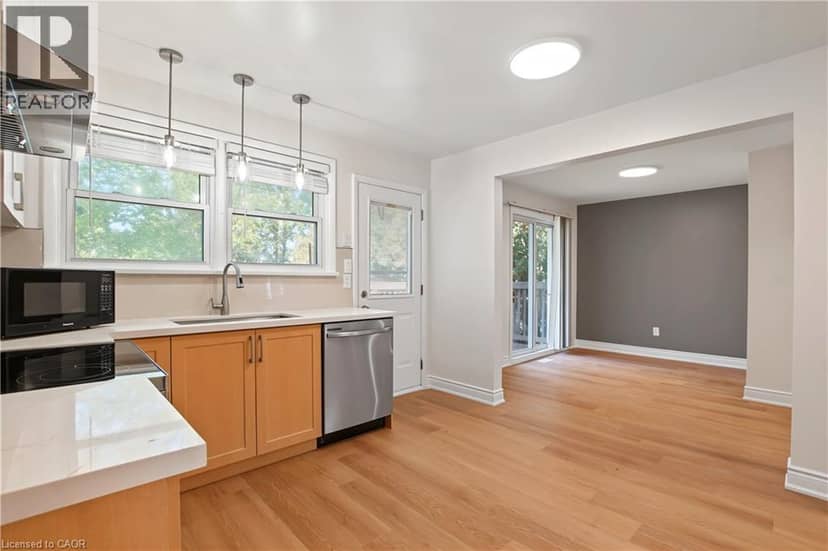 143 ELGIN Crescent — photo 31 of 38