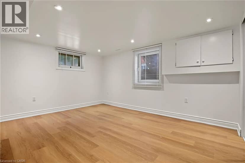 143 ELGIN Crescent — photo 25 of 38