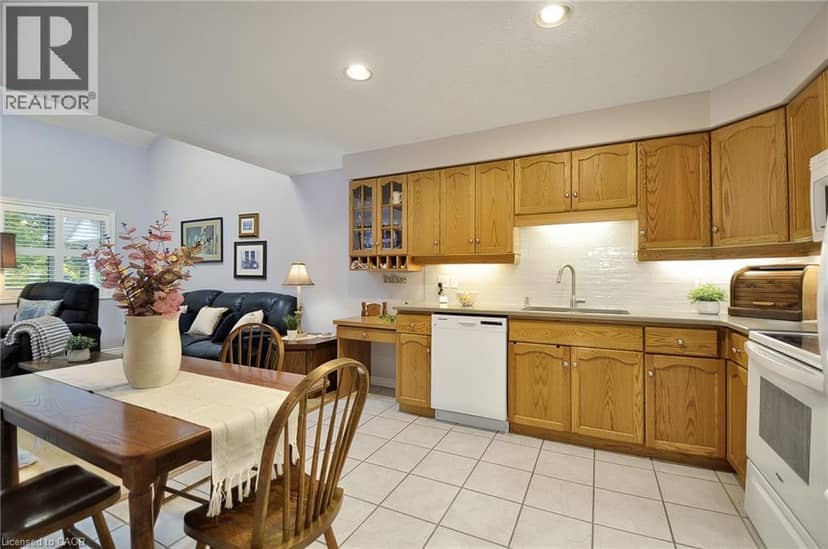 6 TERRAVIEW Crescent — photo 12 of 34