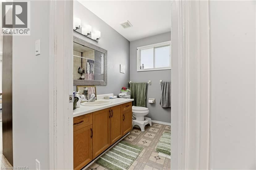 82 BEAVER Crescent — photo 13 of 33