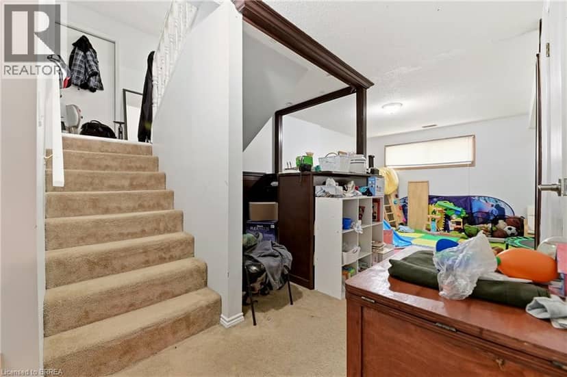 82 BEAVER Crescent — photo 15 of 33
