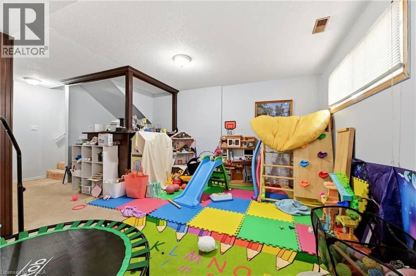82 BEAVER Crescent — photo 18 of 33