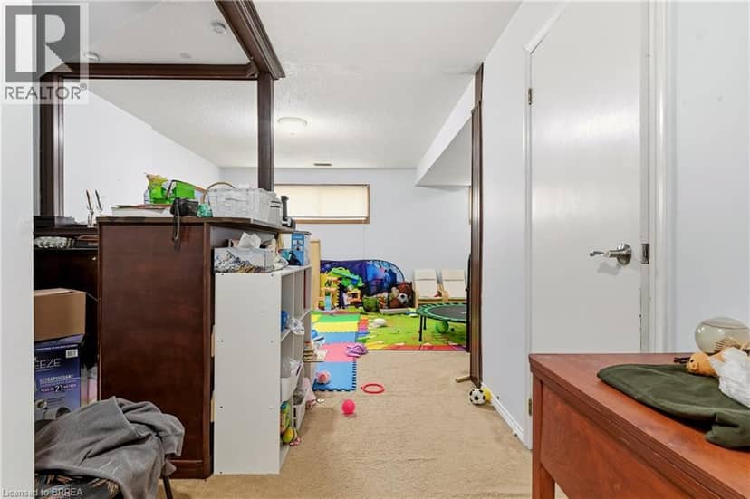 82 BEAVER Crescent — photo 19 of 33