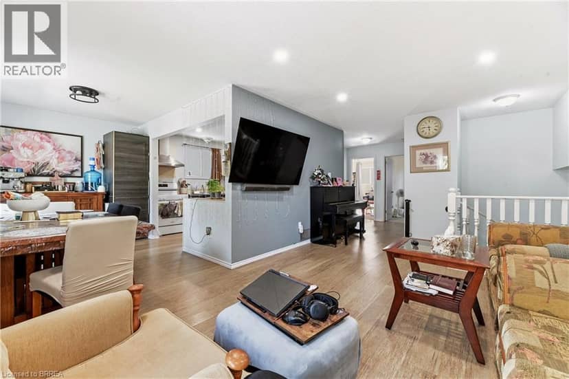 82 BEAVER Crescent — photo 9 of 33