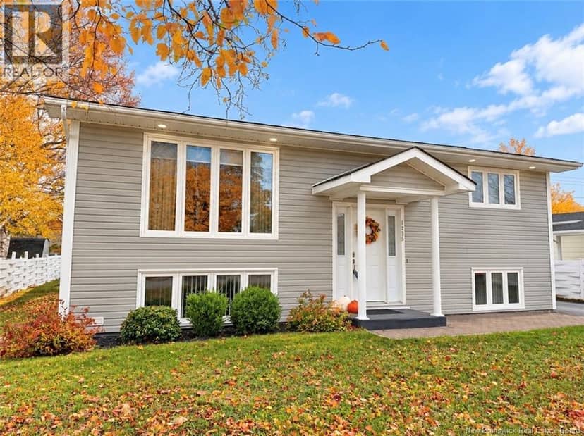 1235 Centennial, Bathurst, photo 2