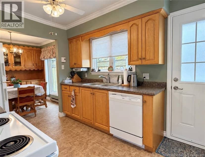 1235 Centennial, Bathurst, photo 4