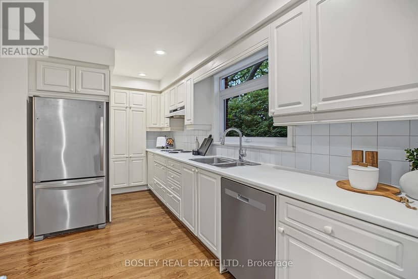 16 Shaughnessy Boulevard — photo 17 of 40