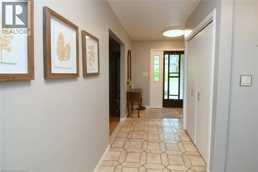 64 WINNETT Street N — photo 10 of 40