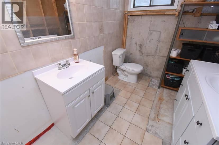 64 WINNETT Street N — photo 27 of 40