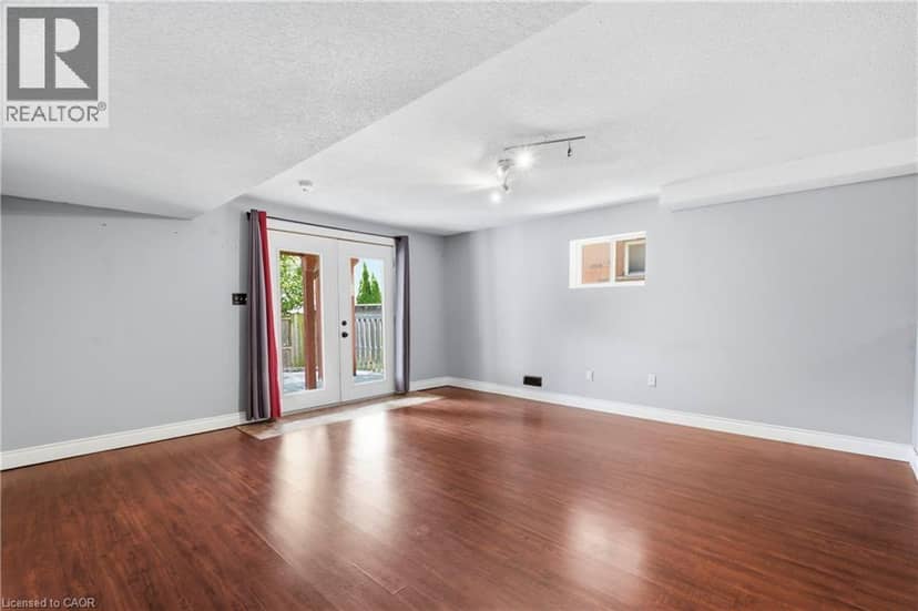 324 BEAUMONT Crescent — photo 34 of 40