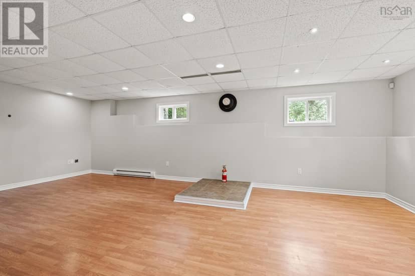 12 Loriann Drive — photo 3 of 40