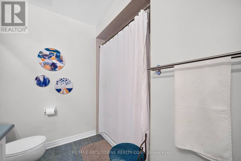2447 Highmount Crescent — photo 37 of 40