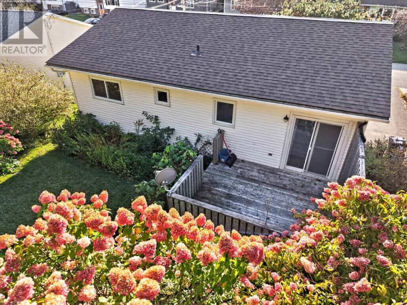 29 Roslyn Drive — photo 9 of 32